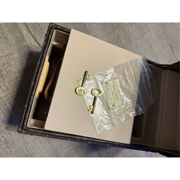 100 authentic Louis Vuitton trunk - Picture 12 of 16